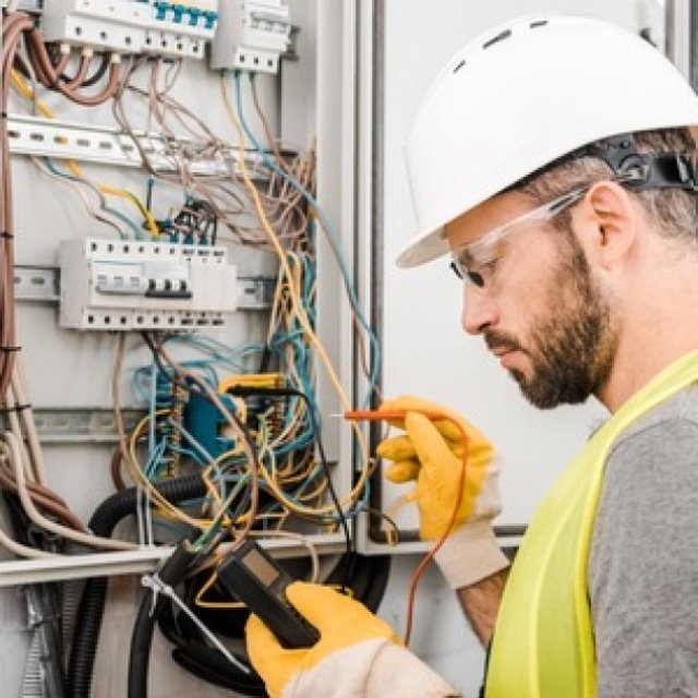 Formation Rémunérée Aide Électricien